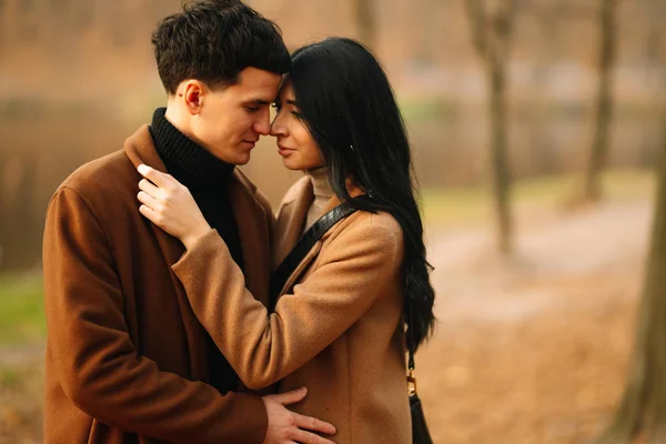 Stylish Young Couple Outdoors Beautiful Autumn Day Forest Young Couple — Stock Photo, Image