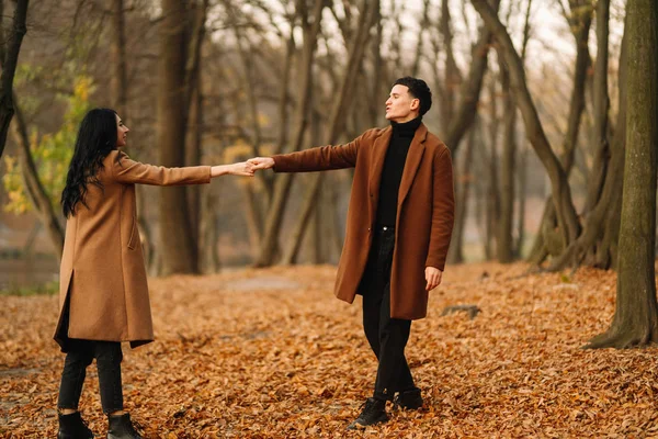 Stylish Young Couple Outdoors Beautiful Autumn Day Forest Young Couple — Stock Photo, Image