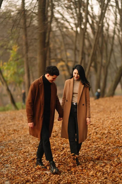 Stylish Young Couple Outdoors Beautiful Autumn Day Forest Young Couple — Stock Photo, Image