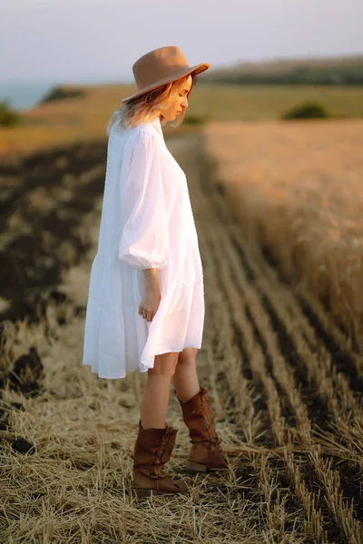 Stylish Young Girl Summer White Dress Hat Posing Golden Wheat — Stock Photo, Image