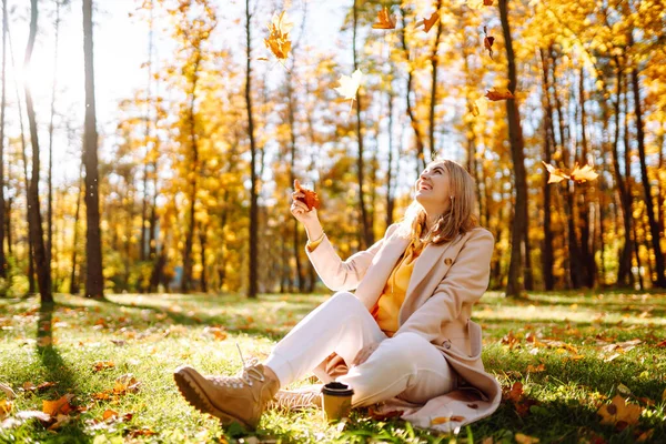 Appy Young Woman Having Fun Leaves Autumn Park Beautiful Girl — Stock Photo, Image