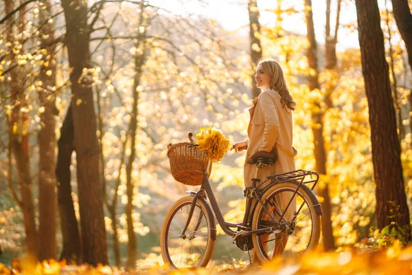 Young Smiling Girl Bicycle Walks Autumn Forest Sunset — Stock Photo, Image