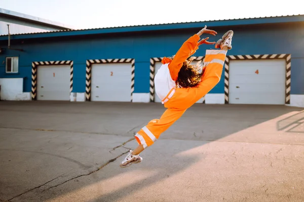 Menina Afro Americana Dançarina Dançando Rua Pôr Sol Esporte Dança — Fotografia de Stock