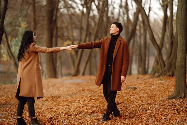 Young Couple Love Walking Park Autumn Day Enjoying Time Together — Stock Photo, Image