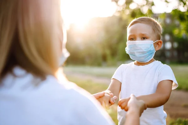 Gemeinsam Während Einer Pandemie Mutter Und Ihr Baby Sterile Medizinische — Stockfoto