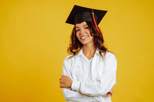 Graduate Woman Graduation Hat Her Head Posing Yellow Background Study — Stock Photo, Image