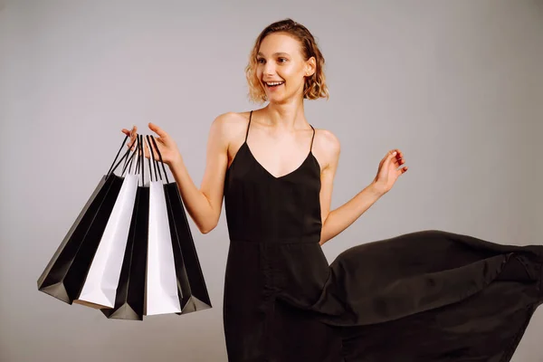 Retrato Mujer Encantadora Agradable Con Bolsas Compras Venta Moda Viernes — Foto de Stock