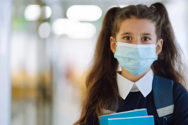 Schoolgirl Protective Medical Mask School Corridor Returning School Covid Quarantine — Stock Photo, Image