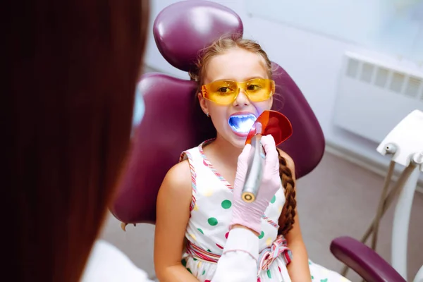 Close Pretty Little Girl Opening His Mouth Wide Treating Her — Stock Photo, Image