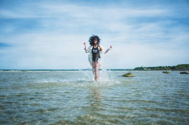 Seksi kız deniz ve kum