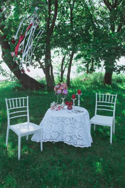 Kilisede ve denize yakın düğün