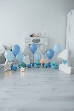 Birtsday süslemeleri beyaz ve mavi