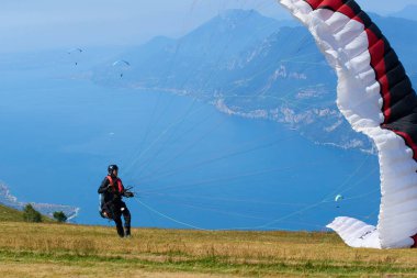 skydiver parachutists flying in sky, action sport 