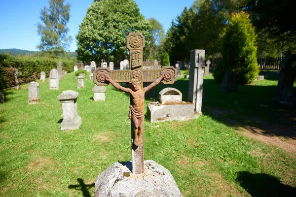 Mezarlıkta Gündüz Vakti Mezarlıkta Eski Mezarlıkta Knizeci Düzleminde Terk Edilmiş — Stok fotoğraf