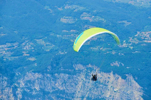 Blue Sky Parachutist Skydiving Sky — Zdjęcie stockowe