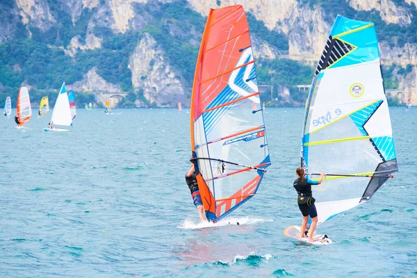 Windsurf Camp Gente Che Naviga Acqua — Foto Stock