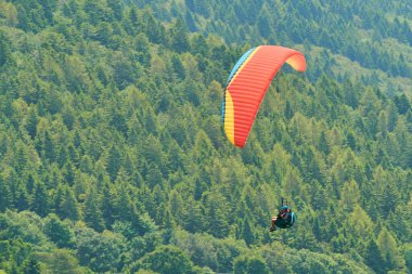 Paraşütçü hava dalışı, aksiyon hava sporu 