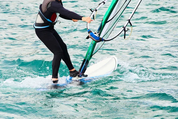 Człowiek Żeglarstwo Surfing Morzu Sporty Wodne — Zdjęcie stockowe