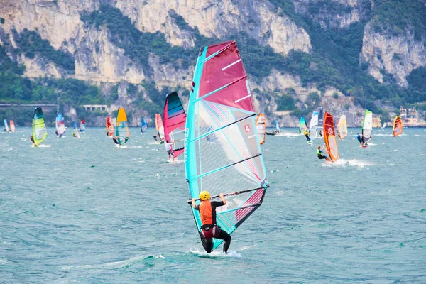 Navigazione Surf Persone Acqua Mare — Foto Stock