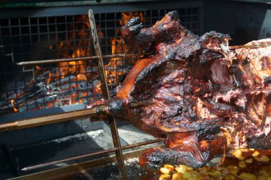 Lezzetli, kızarmış et. 