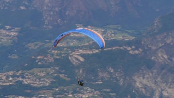 Paracaidista Paracaidismo Cielo Deporte Acción Las Montañas — Vídeo de stock