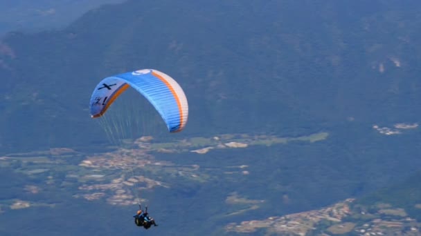 Parachutist Skydiving Sky Action Sport Mountains — Stockvideo