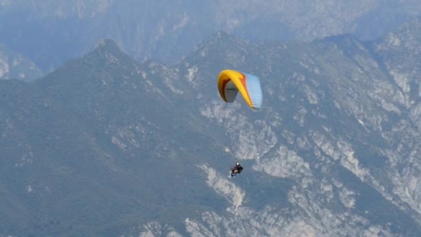 Parachutist Skydiving Sky Action Sport Mountains — Stockvideo