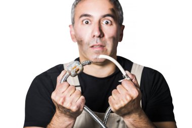 çalışan uzman tesisatçı, mühendis veya kurucu beyaz arka plan üzerinde