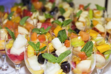 Meyve gözlük. Meyve ya da düğün için slayt