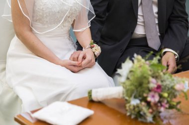 Düğün çift yüzük ve buket tablo ile