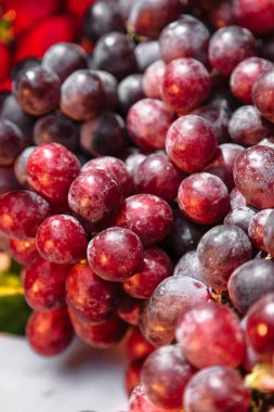 Büyük kırmızı şarap üzüm demet yakın çekim