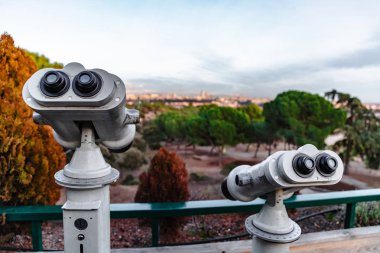 Binoküler Madrid gözlem güverte bozuk para ile işletilen