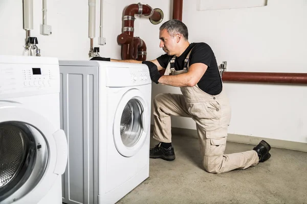 Çamaşırhane Çamaşır makinesine içinde tek tip onarım tesisatçı