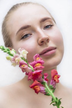 Renk çiçek güzel kızlar yüz