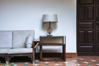 Kanepe ve kahve tablo İspanya veranda ya da yaz teras restoranda