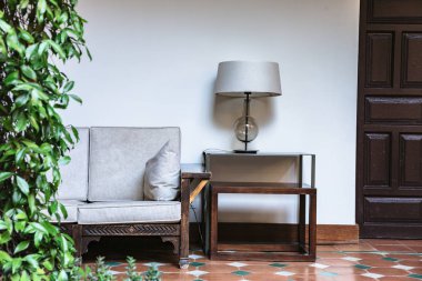 Kanepe ve kahve tablo İspanya veranda ya da yaz teras restoranda