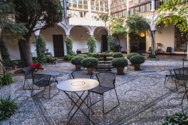 Cafe veya veranda Alhambra İspanya'karmaşık içinde kalan için yer