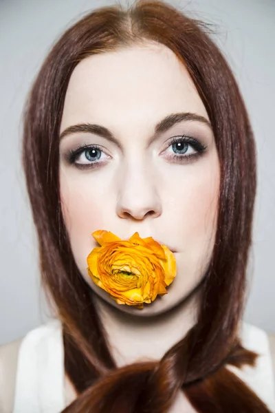 Portrait of young girl holding rose in her mouth — Stock Photo, Image