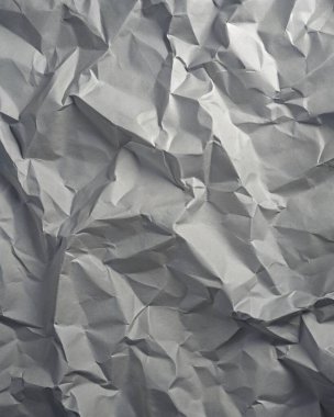 Gri kırışıklıklar ve gölgeli buruşuk kağıt dokusu, grunge markalaşması, kenar posterler ve alternatif tasarım projeleri için mükemmel..