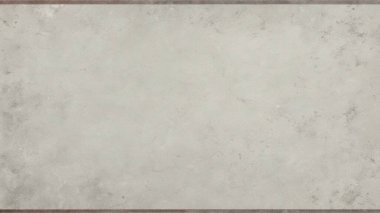 Koyu gri ve tozlu beyaz kenarları olan basit, temiz bir beton doku arka planında merkezde sınırlandırılmış boş bir alan, endüstriyel markalaşma, kentsel posterler, ambalajlama ve modern yerleşimler için mükemmel. Bu dayanıklı ve yıpranmış surfa
