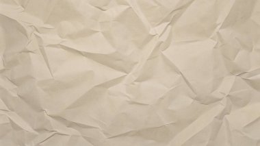 Yumuşak bej tonlara ve ince kıvrımlara sahip basit, buruşuk bir doku arkaplanı. Merkezde sınırlandırılmış boş bir alan ile tasarlanan bu çok yönlü zemin, asgari posterler, modern yerleşimler, editör tasarımları, kırtasiye malzemeleri, ambalajlar için mükemmeldir.