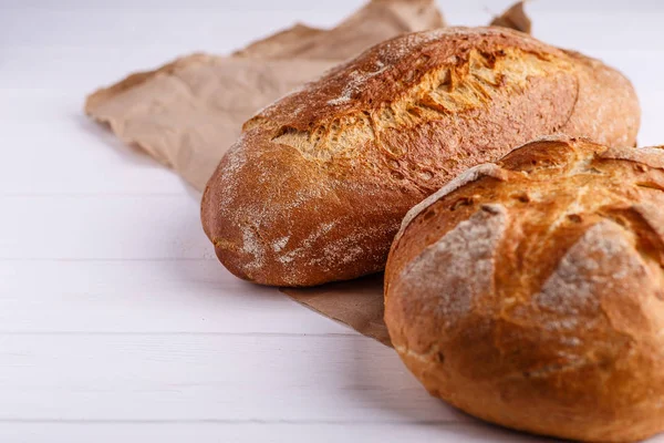 Frisch Gebackenes Hausgemachtes Brot Nahaufnahme Isoliert Auf Weißem Hintergrund — Stockfoto