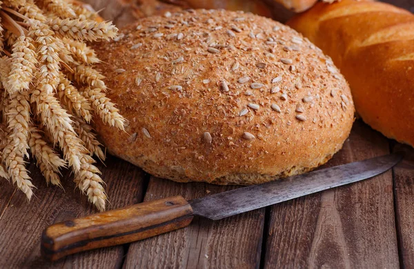 Auswahl Gebackenem Brot Auf Holztischhintergrund — Stockfoto