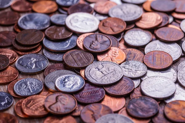Купка золотої монети, срібна монета, мідна монета, чверті, нікелі — стокове фото