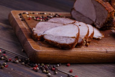 Tahtada dana eti rulosu