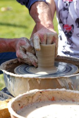 Usta ve çırak potter's tekerlek üzerinde 