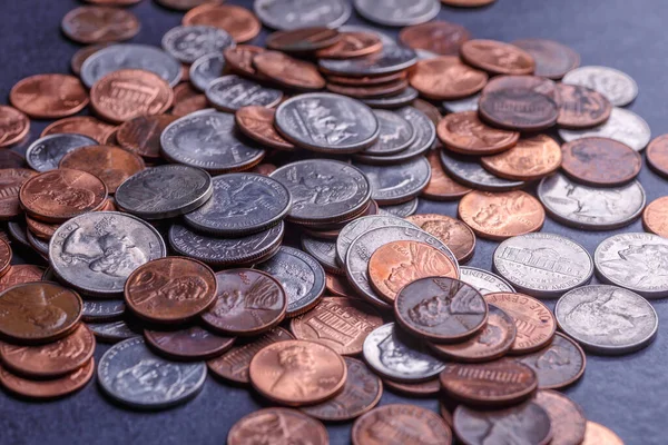 Hromada Zlatých Mincí Stříbrných Mincí Měďáků Čtvrťáků Nikláků Desetníků Padesáti — Stock fotografie