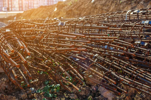 Ipari Háttér Újjászületés Rozsdás Betonöntő Acélerősítő Rács Építőipari Betonacél Erősítés — Stock Fotó