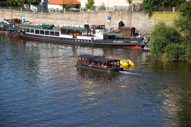Prag, Çek Cumhuriyeti, 20 Ağustos 2019. Moldava Nehri manzaraları