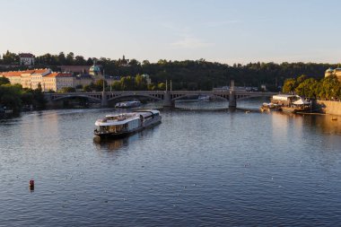 Prag, Çek Cumhuriyeti, 20 Ağustos 2019. Moldava Nehri manzaraları